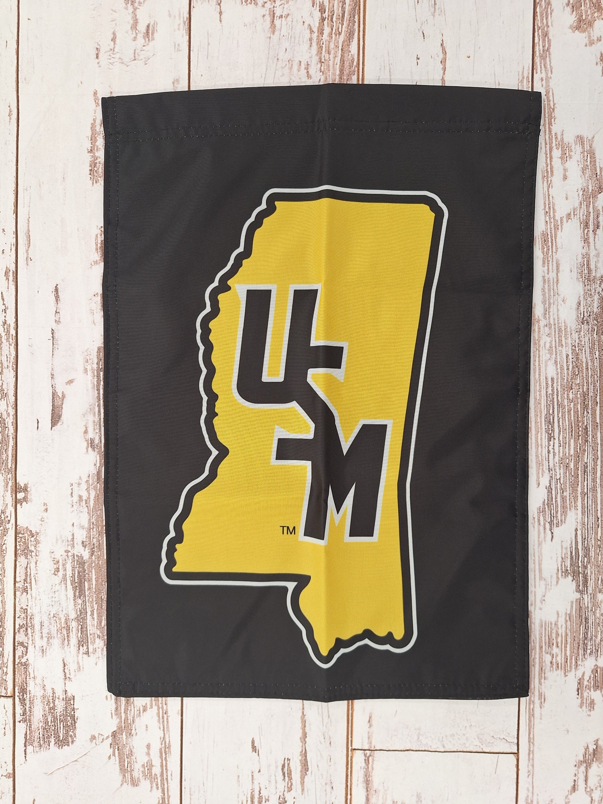 Flag Garden MS Outline Stacked USM